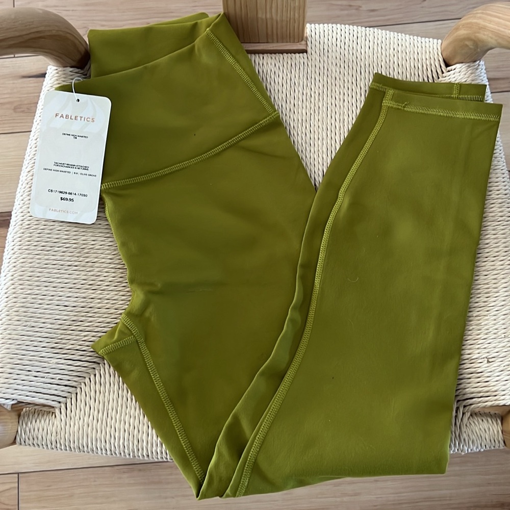 NWT Fabletics High Waisted 7/8 Leggings